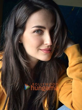 Celeb Photos Of Elli AvrRam