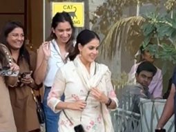 Love the simplcity! Genelia Deshmukh gets clicked by paps