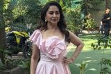 Madhuri Dixit giving Nisha vibes