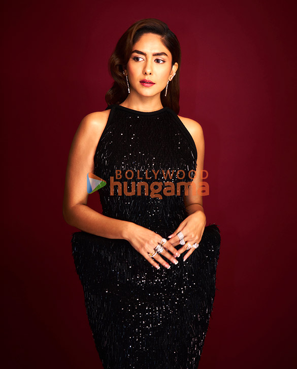 mrunal thakur 3 154