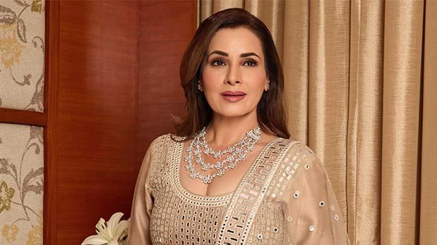 Neelam Kothari SLAMS airline over “unacceptable” handling of in-flight medical emergency Neelam Kothari SLAMS airline over “unacceptable” handling of in-flight medical emergency