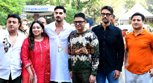 photos ahan shetty bhushan kumar and others seeks blessings at siddhivinayak temple before the release of border 2 2