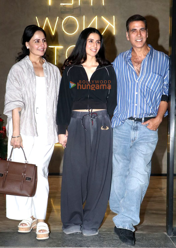 photos akshay kumar simar bhatia and alka bhatia grace the special screening of ikkis 1