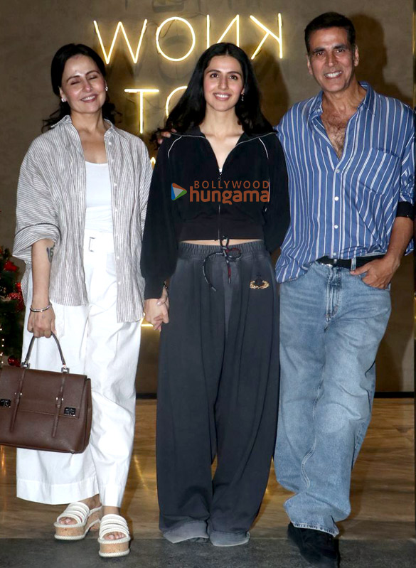 photos akshay kumar simar bhatia and alka bhatia grace the special screening of ikkis 3
