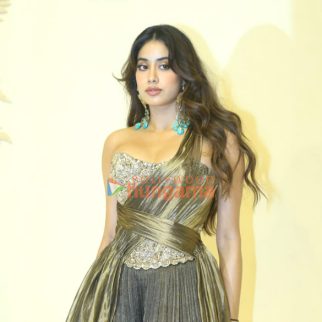 Photos: Ananya Panday, Janhvi Kapoor, Gauri Khan, Jackie Shroff and others snapped at Swadesh event