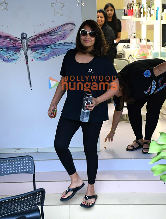 photos bipasha basu snapped outside a salon in khar 2 2