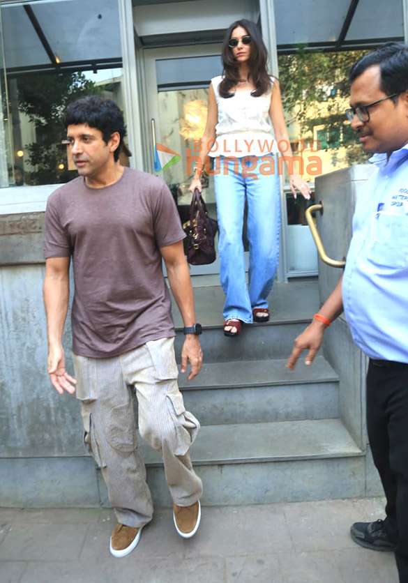 photos farhan akhtar shibani dandekar and ritesh sidhwani snapped in bandra 2