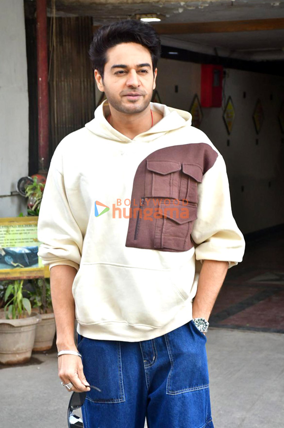 Photos: Gaurav Khanna snapped in Andheri Photos: Gaurav Khanna snapped in Andheri