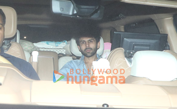 photos kartik aaryan and ananya panday snapped leaving from yrf studios 5
