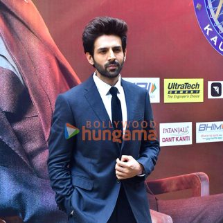 Photos: Kartik Aaryan and Ananya Panday snapped on the sets of Kaun Banega Crorepati
