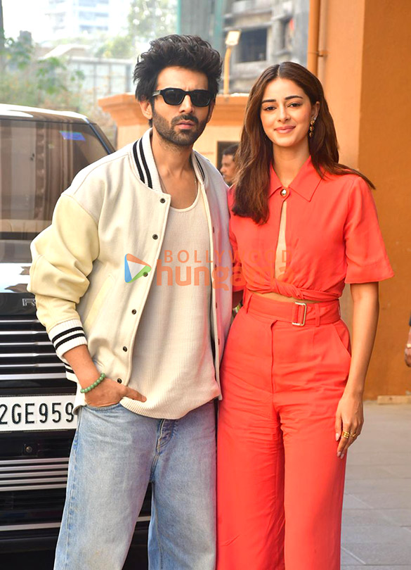 photos kartik aaryan and ananya panday snapped promoting tu meri main tera main tera tu meri in andheri 3