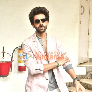 Photos: Kartik Aaryan snapped promoting Tu Meri Main Tera Main Tera Tu Meri
