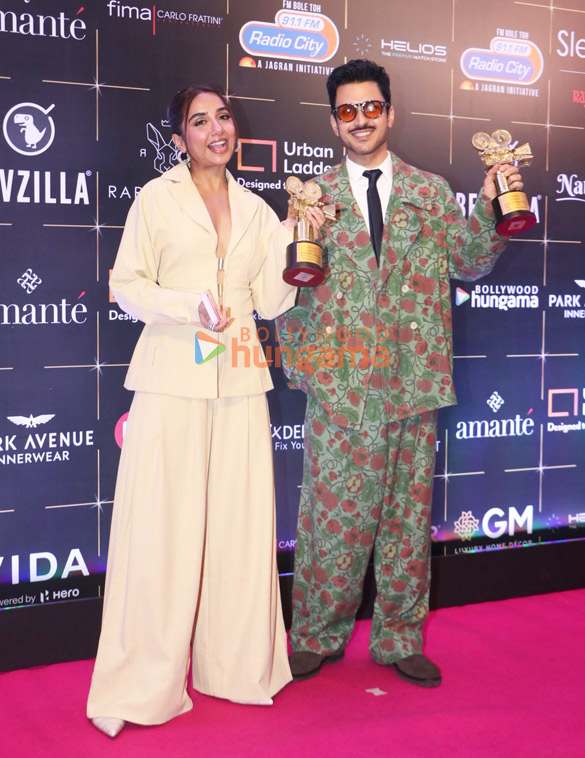 photos kriti sanon ameesha patel ahaan panday aneet padda vicky kaushal rakul preet singh and others grace the red carpet and 3