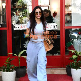 Photos: Malaika Arora snapped outside a salon in Khar