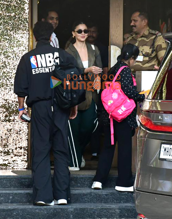 photos ranbir kapoor and alia bhatt snapped at kalina airport 3 4