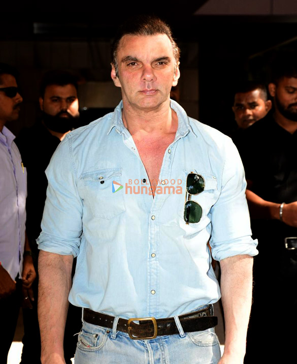 photos salim khan sushila charak and others snapped at sohail khans birthday party in bandra 5