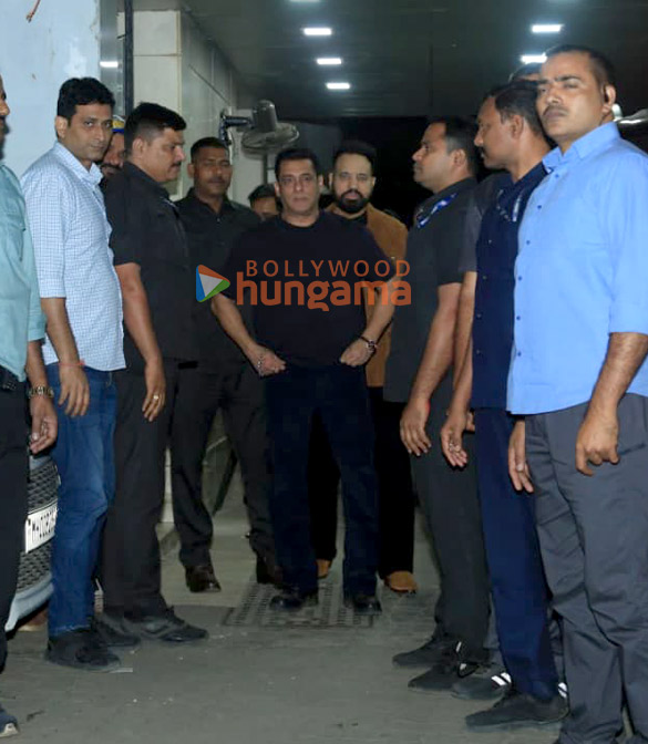 photos salman khan sohail khan salim khan and others snapped at arbaaz khan and sshura khans marriage anniversary 2