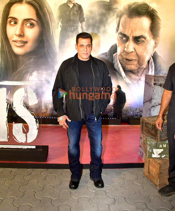 photos salman khan sunny deol bobby deol and others attend special screening of ikkis 12