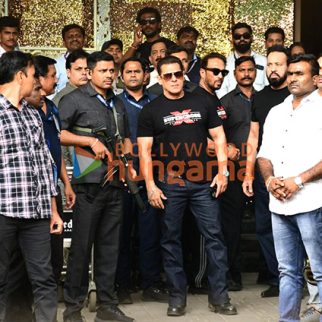 Photos: Salman Khan and Shilpa Shetty snapped at Kalina airport