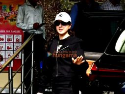 Photos: Sara Ali Khan snapped at Kalina airport