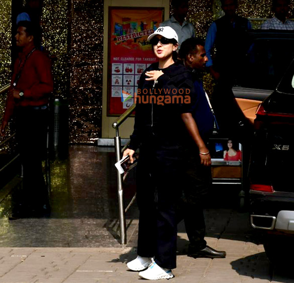 photos sara ali khan snapped at kalina airport 5