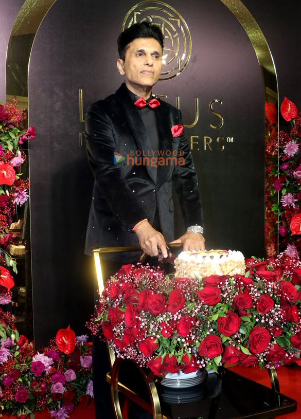 photos shriya saran elli avrram richa chadha and others attend anand pandits birthday bash 8