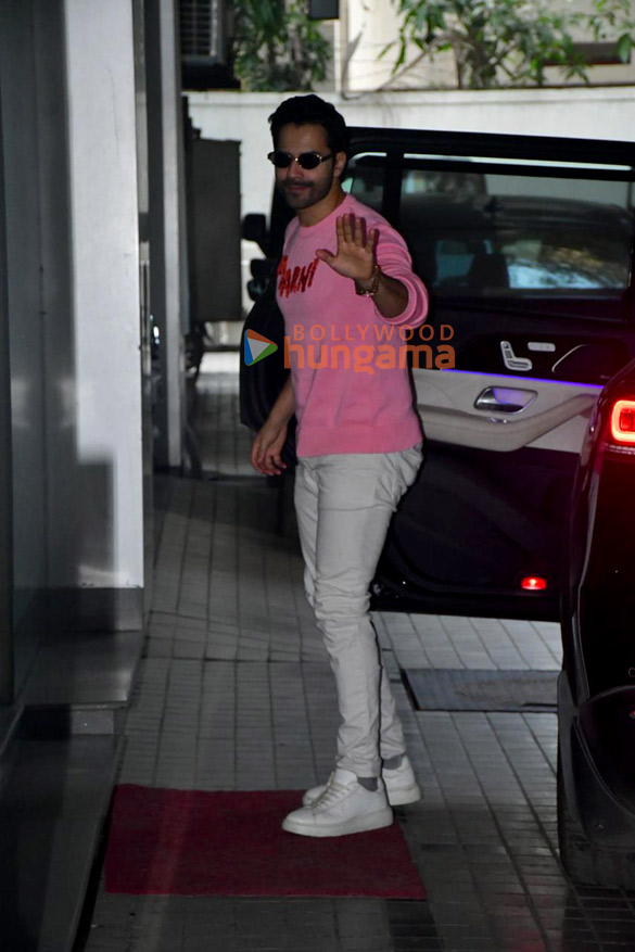 photos varun dhawan snapped in andheri 3 8