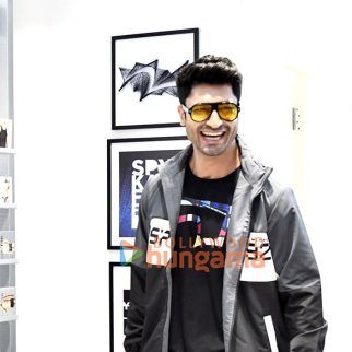 Photos: Vidyut Jammwal snapped promoting Spykar's 'Daur Apna Hai' campaign at Sarath City Mall, Hyderabad