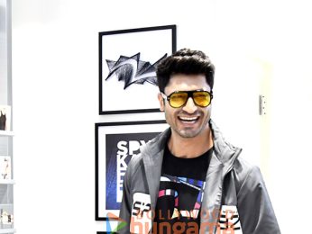 Photos: Vidyut Jammwal snapped promoting Spykar’s ‘Daur Apna Hai’ campaign at Sarath City Mall, Hyderabad Photos: Vidyut Jammwal snapped promoting Spykar’s ‘Daur Apna Hai’ campaign at Sarath City Mall, Hyderabad