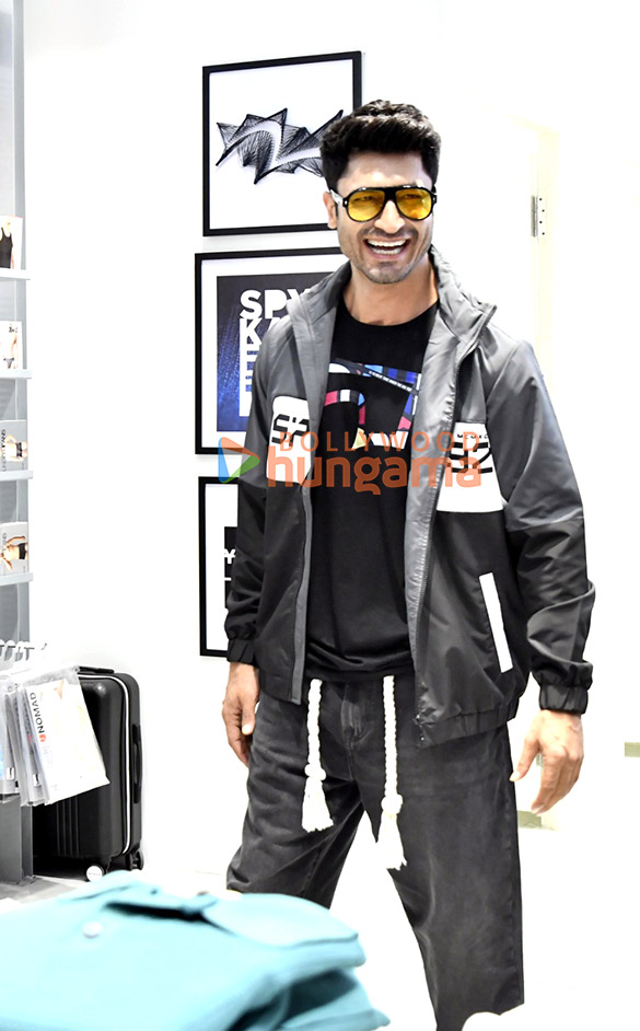 Photos: Vidyut Jammwal snapped promoting Spykar’s ‘Daur Apna Hai’ campaign at Sarath City Mall, Hyderabad Photos: Vidyut Jammwal snapped promoting Spykar’s ‘Daur Apna Hai’ campaign at Sarath City Mall, Hyderabad