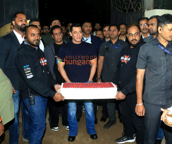 Photos: Celebs snapped at Salman Khan’s birthday bash at his farmhouse in Panvel Photos: Celebs snapped at Salman Khan’s birthday bash at his farmhouse in Panvel