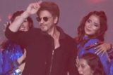 Shah Rukh Khan blessing the stage with his performance