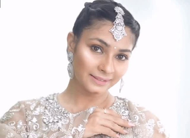 तनीषा एस मुखर्जी ने अपने शीतकालीन-ग्लैमर फैशन क्षणों के साथ सर्द दिसंबर में आग लगा दी!