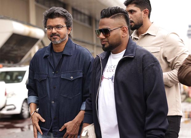 जन नायकन ऑडियो लॉन्च से पहले थलपति विजय का मलेशिया आगमन शानदार हो गया, प्रशंसकों ने भव्य पारंपरिक स्वागत किया