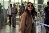 Gauri Khan’s cool airport attire