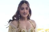 Nupur Sanon looks like a sunshine in her haldi outfit