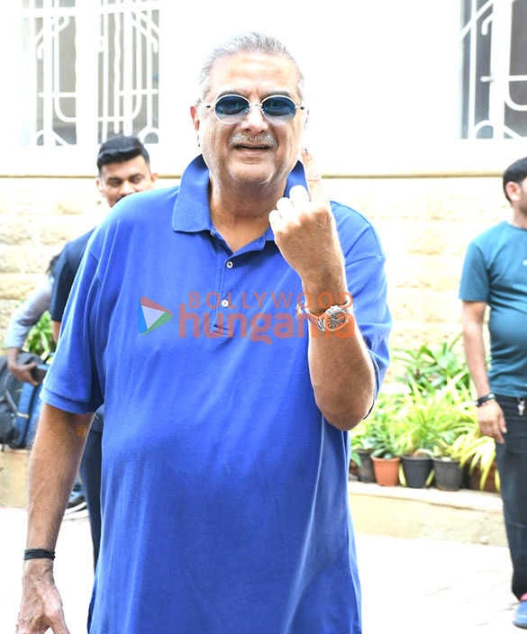 photos aamir khan john abraham suniel shetty junaid khan and others snapped outside voting booth in bandra 226 4