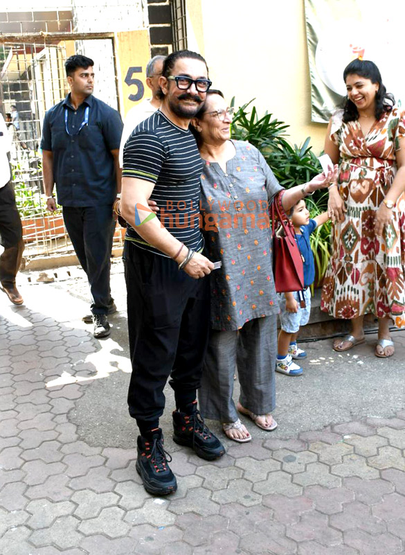 photos aamir khan john abraham suniel shetty junaid khan and others snapped outside voting booth in bandra 6