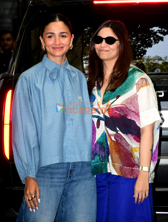 Photos: Alia Bhatt and Shaheen Bhatt snapped outside Krome Studio in Bandra Photos: Alia Bhatt and Shaheen Bhatt snapped outside Krome Studio in Bandra