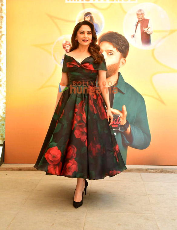 photos madhuri dixit and jackie shroff snapped outside the great indian kapil show sets 7