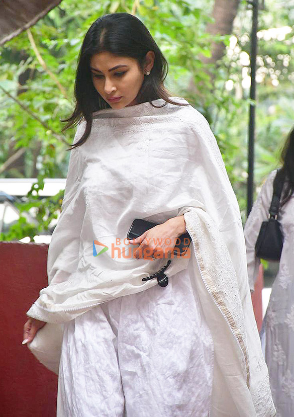 photos mouni roy ankita lokhande and others snapped at arjun bijlanis father sudarshan bijlanis prayer meet 11