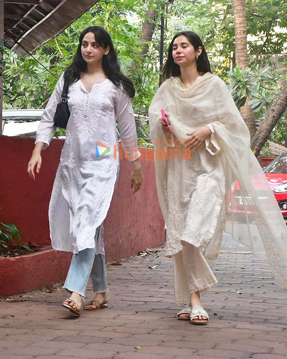 photos mouni roy ankita lokhande and others snapped at arjun bijlanis father sudarshan bijlanis prayer meet 7