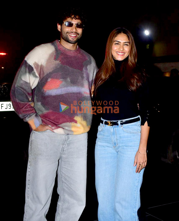 Photos: Mrunal Thakur and Siddhant Chaturvedi snapped promoting Do Deewane Seher Mein in Andheri Photos: Mrunal Thakur and Siddhant Chaturvedi snapped promoting Do Deewane Seher Mein in Andheri