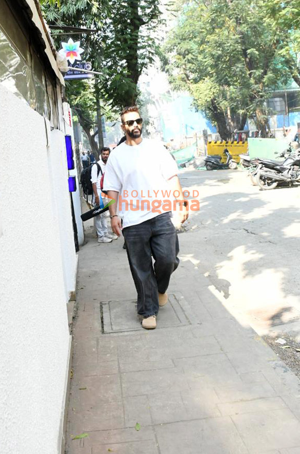 photos neha dhupia and angad bedi snapped at a restaurant in bandra 1