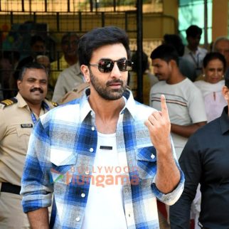 Photos: Ranbir Kapoor, Aamir Khan, Janhvi Kapoor, John Abraham, Suniel Shetty, Junaid Khan and others snapped outside voting booth in Bandra