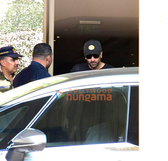 photos ranbir kapoor and virat kohli snapped at kalina airport 4