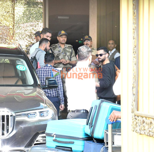 photos ranbir kapoor and virat kohli snapped at kalina airport 5