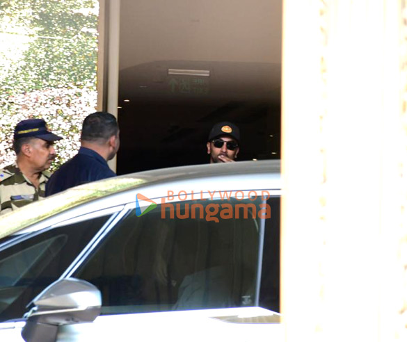 photos ranbir kapoor and virat kohli snapped at kalina airport 6