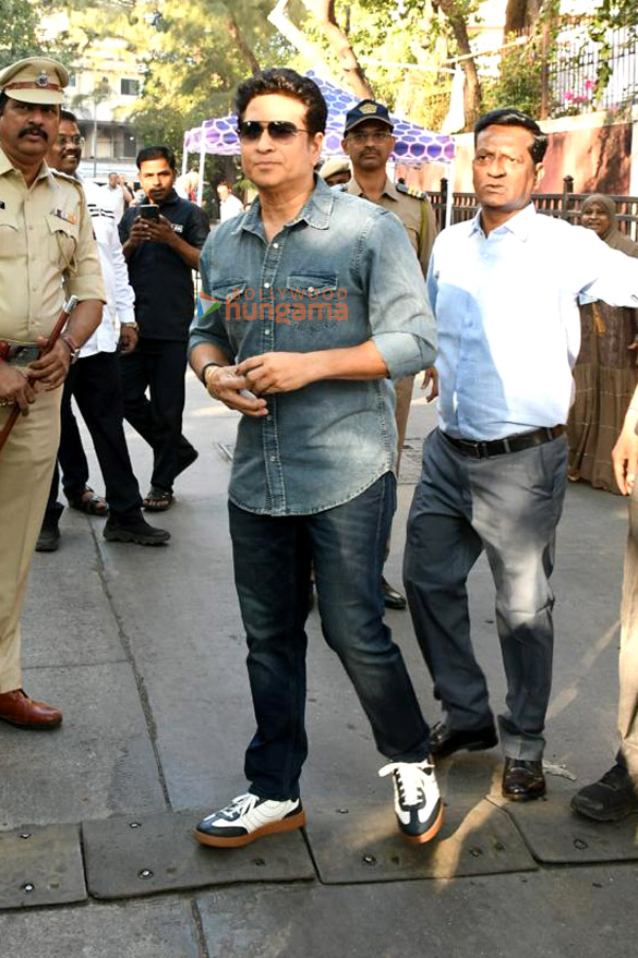 photos sachin tendulkar snapped outside voting booth in bandra 1