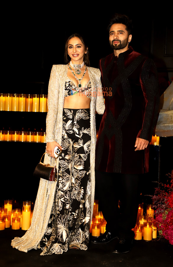 photos salman khan kriti sanon disha patani mouni roy and others attend nupur sanon stebin bens wedding reception 10